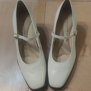 Easy Spirit Cream Leather Mary Jane Heels